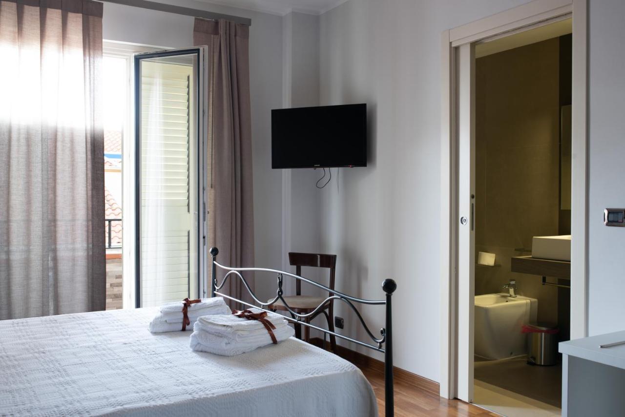 Torrevarata - Guest Rooms Santa Teresa Di Riva Eksteriør bilde